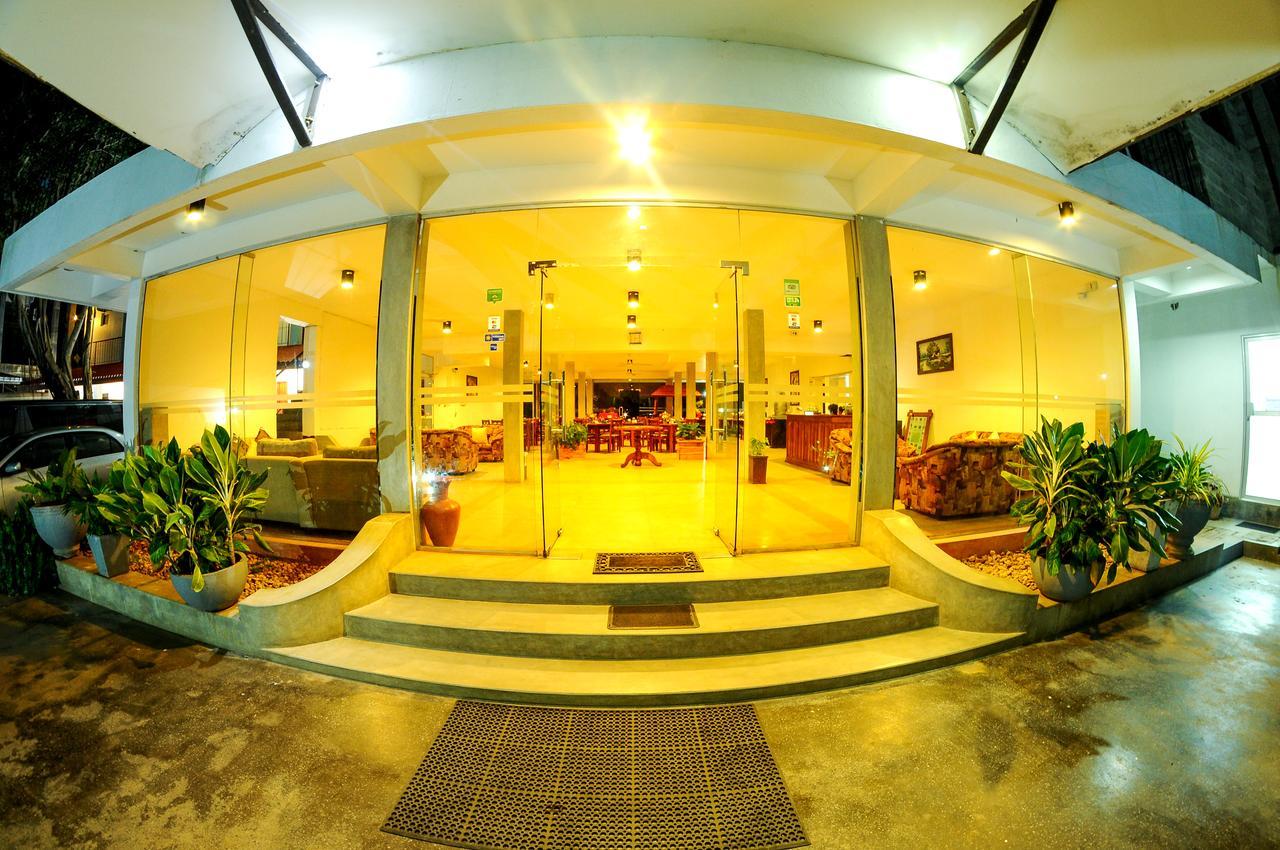Lake Wind Hotel Tissamaharama Luaran gambar