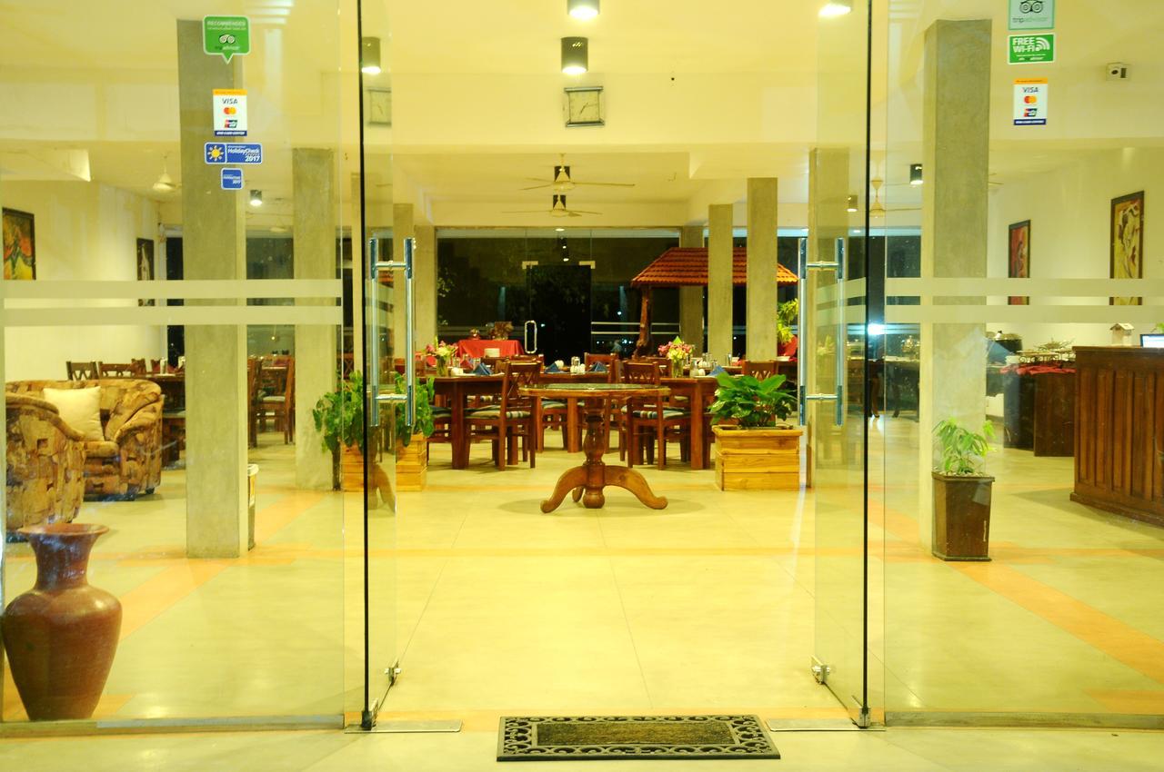 Lake Wind Hotel Tissamaharama Luaran gambar