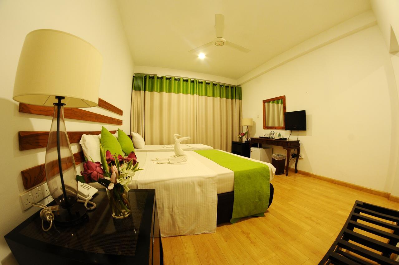Lake Wind Hotel Tissamaharama Luaran gambar