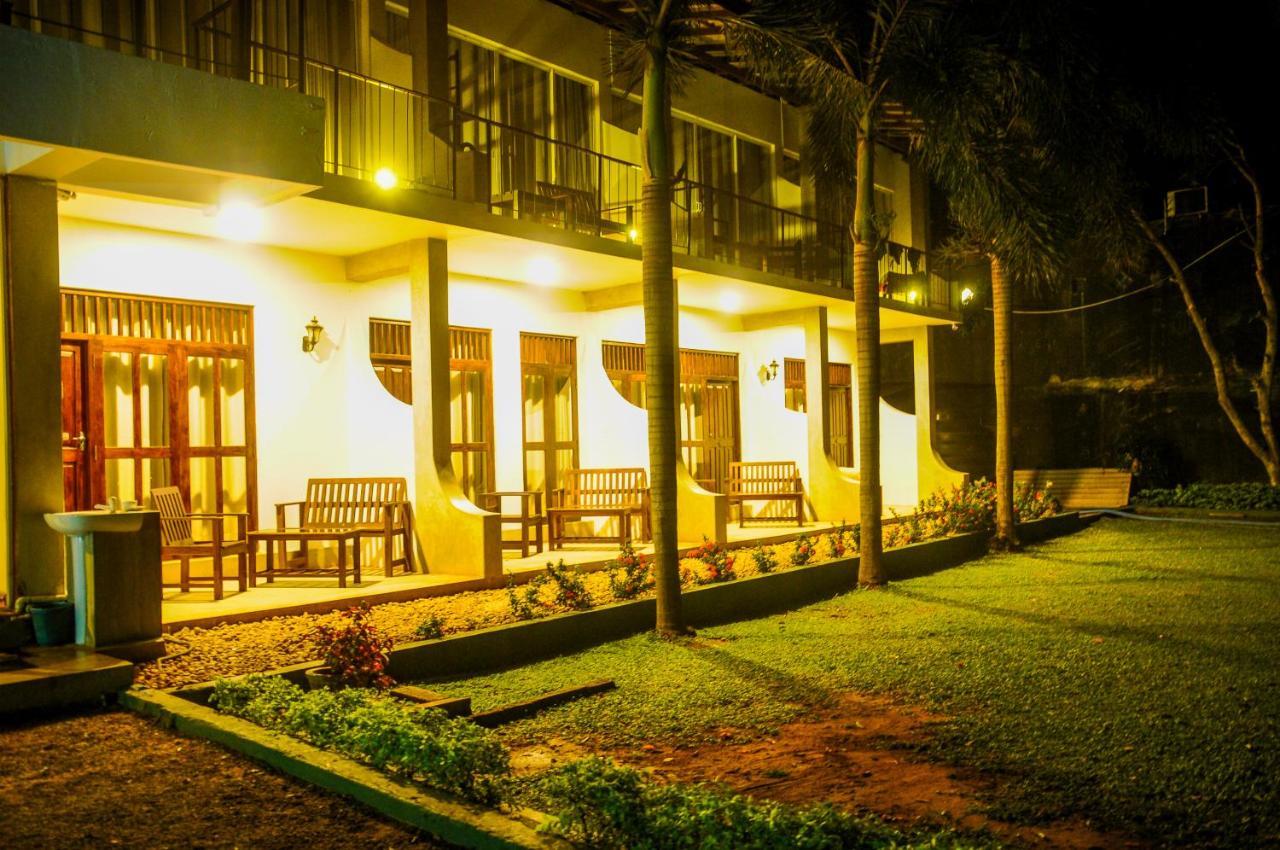 Lake Wind Hotel Tissamaharama Luaran gambar